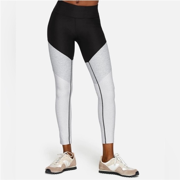 Outdoor Voices • Black Grey Colorblock Women's Leggings - Picture 1 of 6